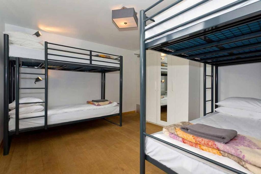 Bell House Hostel Лондон Экстерьер фото